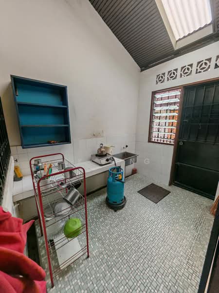 Rumah Teres untuk Dijual di Kepong Baru (Kepong) - CK Tong - Kitchen - PropertyGuru.com.my