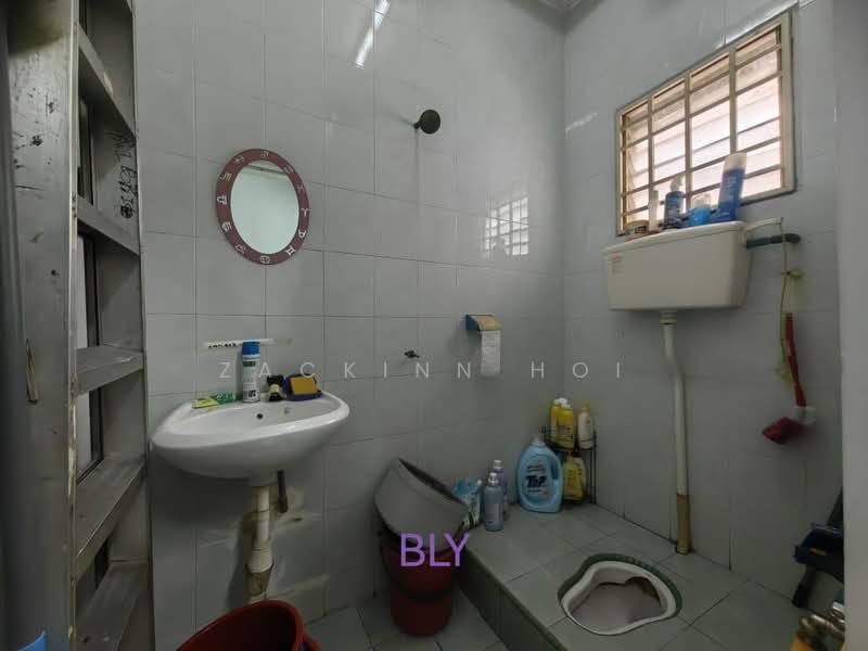 2-storey Terraced House for Sale in Taman Sentosa (Klang) - Zackinn Hoi - Bathroom - PropertyGuru.com.my