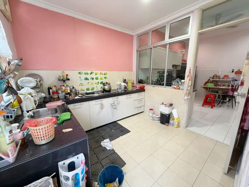 Rumah Teres 1 Tingkat untuk Dijual di Taman Pelangi Indah (Ulu Tiram) - Iden Tan - Kitchen - PropertyGuru.com.my