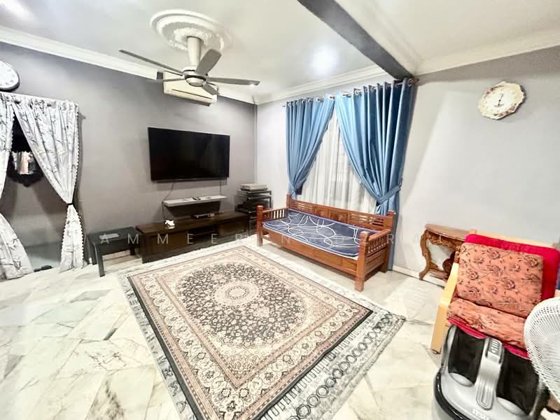 Rumah Banglo untuk Dijual di Bandar Rinching (Semenyih) - Ammeer Nadzrai - Living Room - PropertyGuru.com.my