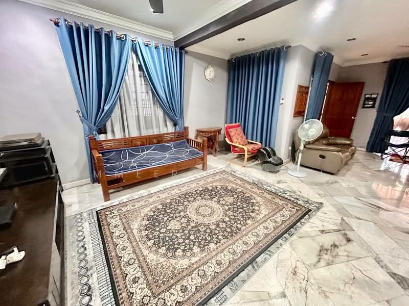 Rumah Banglo untuk Dijual di Bandar Rinching (Semenyih) - Ammeer Nadzrai - Living Room - PropertyGuru.com.my