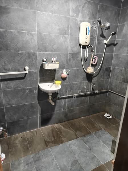 2-storey Terraced House for Sale in Taman Desa Cemerlang (Ulu Tiram) - Shieh Long Chen - Bathroom - PropertyGuru.com.my