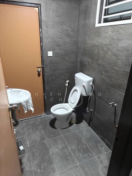 2-storey Terraced House for Sale in Taman Desa Cemerlang (Ulu Tiram) - Shieh Long Chen - Bathroom - PropertyGuru.com.my
