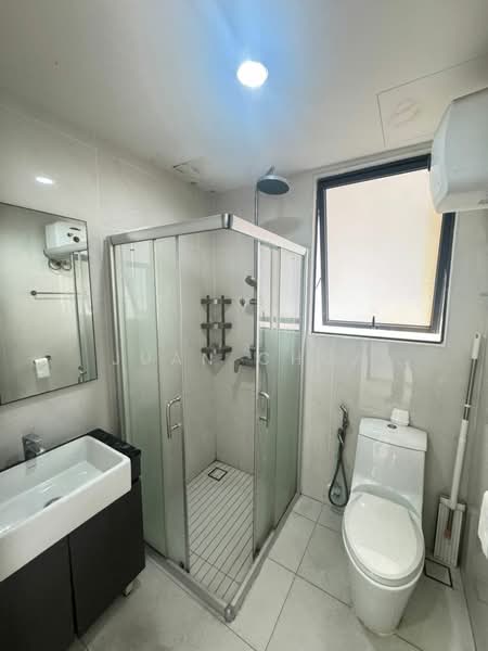Condominium for Rent at Royal Strand @ Country Garden Danga Bay - Juan Chua - Bathroom - PropertyGuru.com.my
