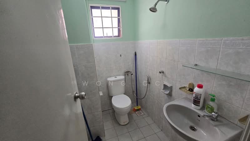 Kondominium untuk Disewa di Casa Venicia Condominium - Wong CC - Bathroom - PropertyGuru.com.my