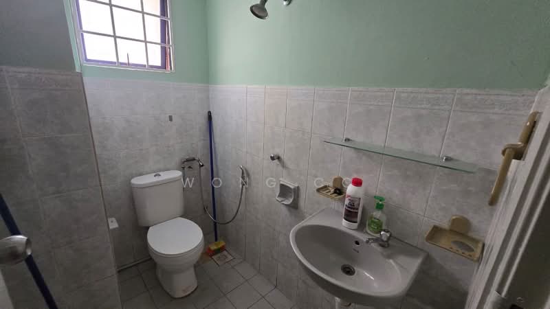 Kondominium untuk Disewa di Casa Venicia Condominium - Wong CC - Bathroom - PropertyGuru.com.my