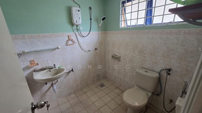 Kondominium untuk Disewa di Casa Venicia Condominium - Wong CC - Bathroom - PropertyGuru.com.my