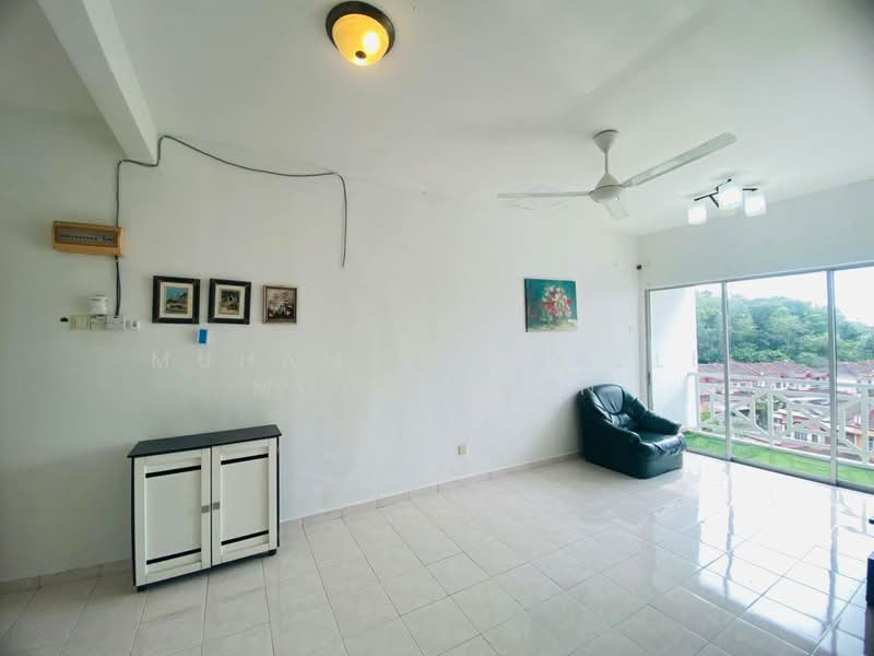 Pangsapuri untuk Dijual di Pangsapuri Seri Mewah - Muhammad Nazli Mohd Amin - Living Room - PropertyGuru.com.my