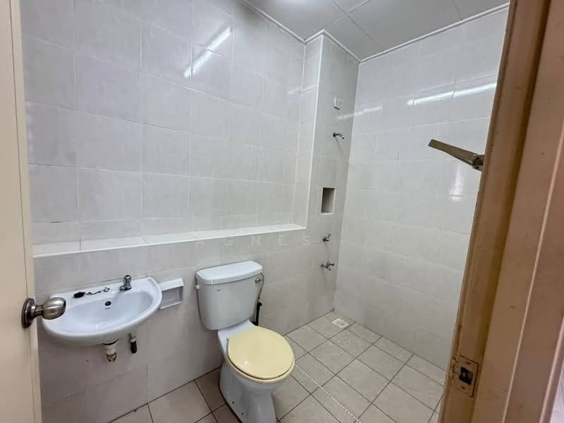 2-storey Terraced House for Sale in Austin (Johor Bahru) - Agnes . - Bathroom - PropertyGuru.com.my