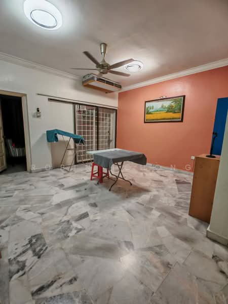 3-storey Terraced House for Sale in Taman Cheras Utama (Cheras) - Robin Tchong - Living Room - PropertyGuru.com.my