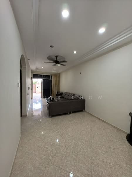1-storey Terraced House for Rent in Bukit Indah 2 (Iskandar Puteri (Nusajaya)) - Louis Khow - Living Room - PropertyGuru.com.my