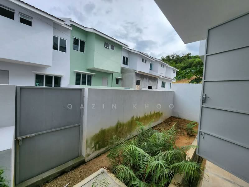 2-storey Terraced House for Sale in Bandar Lahat Mines (Lahat) - Qazin Khoo - Exterior - PropertyGuru.com.my