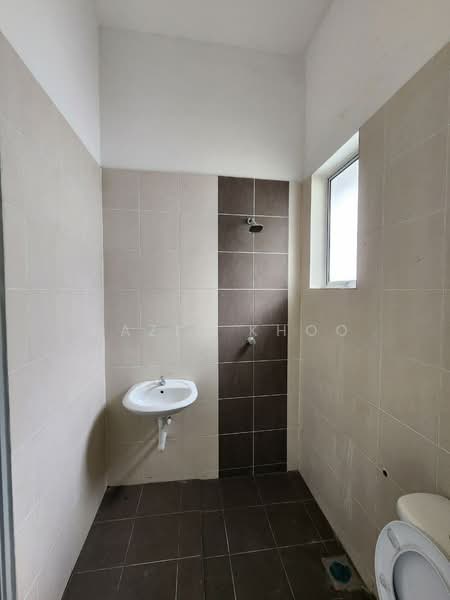 2-storey Terraced House for Sale in Bandar Lahat Mines (Lahat) - Qazin Khoo - Bathroom - PropertyGuru.com.my