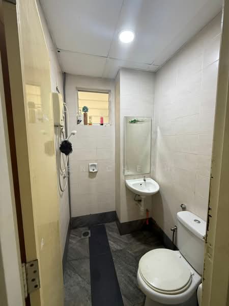 Kondominium untuk Dijual di Cova Villa - Ken Cheah - Bathroom - PropertyGuru.com.my