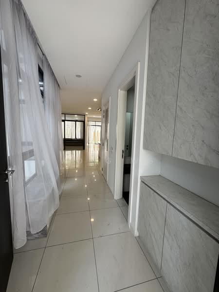 3-storey Terraced House for Sale in Serdang (Seri Kembangan) - Wong WG - Corridor - PropertyGuru.com.my