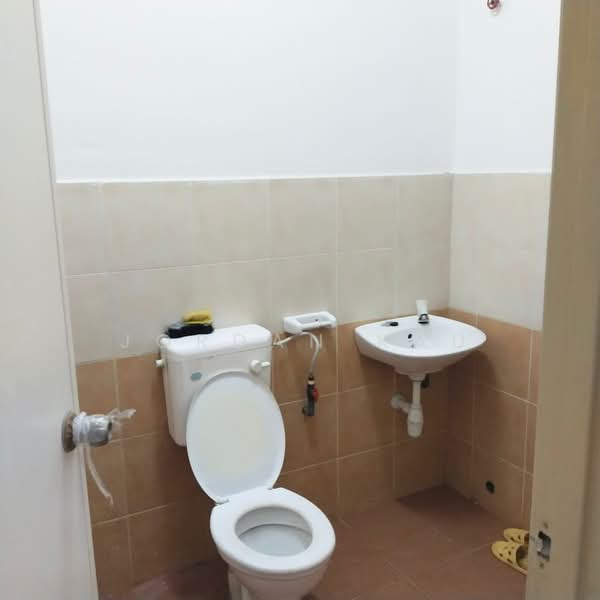2-storey Terraced House for Sale in Taman Pulai Jaya (Kulai) - Jordan Kau - Bathroom - PropertyGuru.com.my