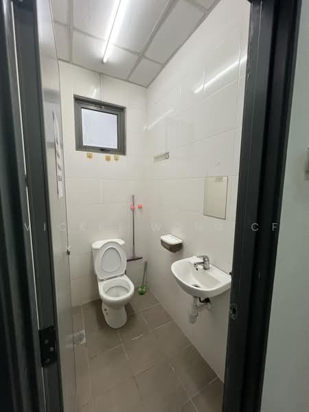 Shop / Office for Rent in Taman Tasik Damai (Sungai Besi) - Vickky Wong CF - Bathroom - PropertyGuru.com.my