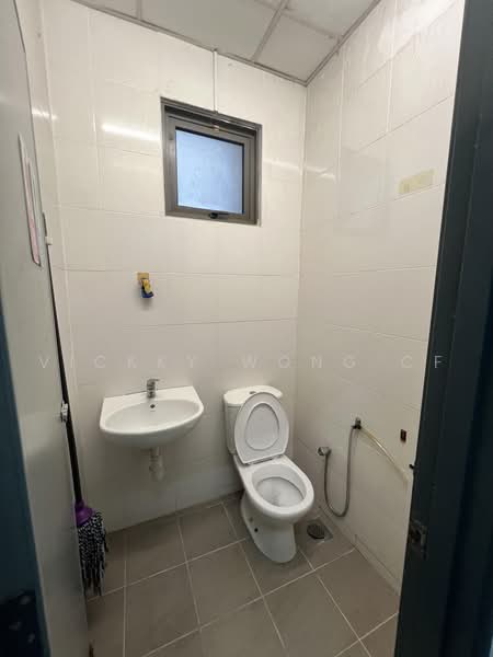 Shop / Office for Rent in Taman Tasik Damai (Sungai Besi) - Vickky Wong CF - Bathroom - PropertyGuru.com.my