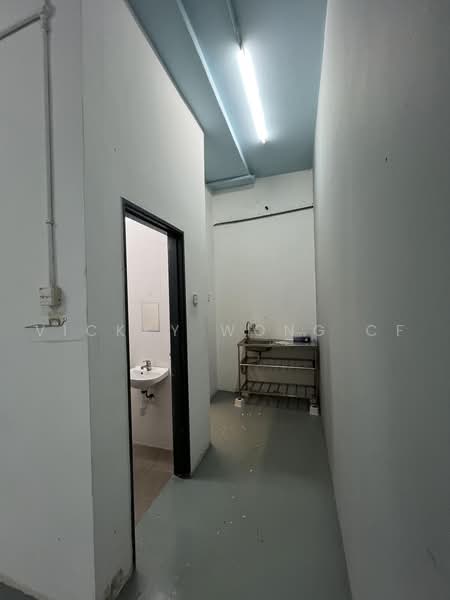 Shop / Office for Rent in Taman Tasik Damai (Sungai Besi) - Vickky Wong CF - Corridor - PropertyGuru.com.my