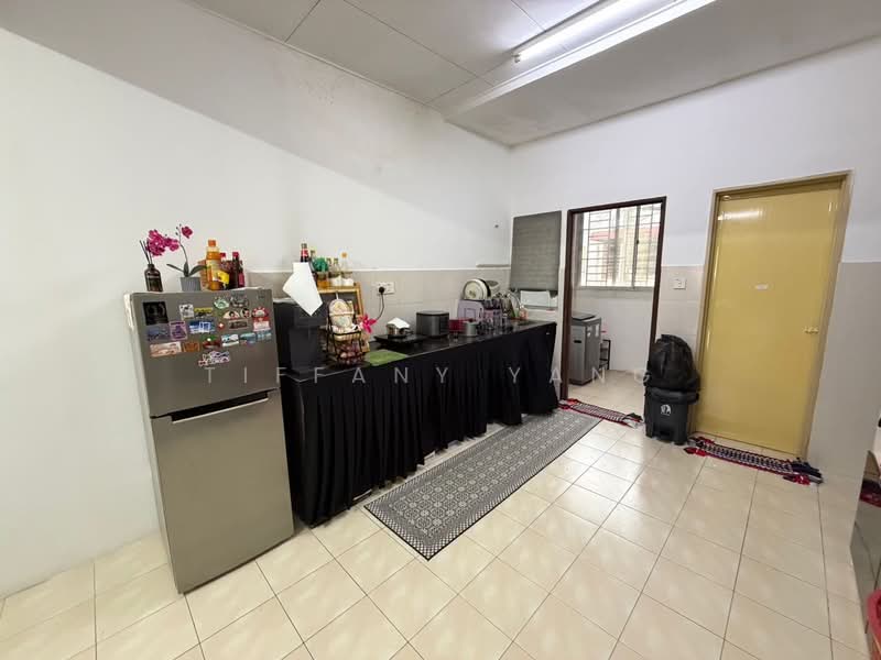 Rumah Bandar untuk Dijual di Bandar Country Homes (Rawang) - Tiffany Yang - Kitchen - PropertyGuru.com.my