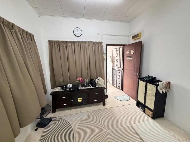 Rumah Bandar untuk Dijual di Bandar Country Homes (Rawang) - Tiffany Yang - Living Room - PropertyGuru.com.my