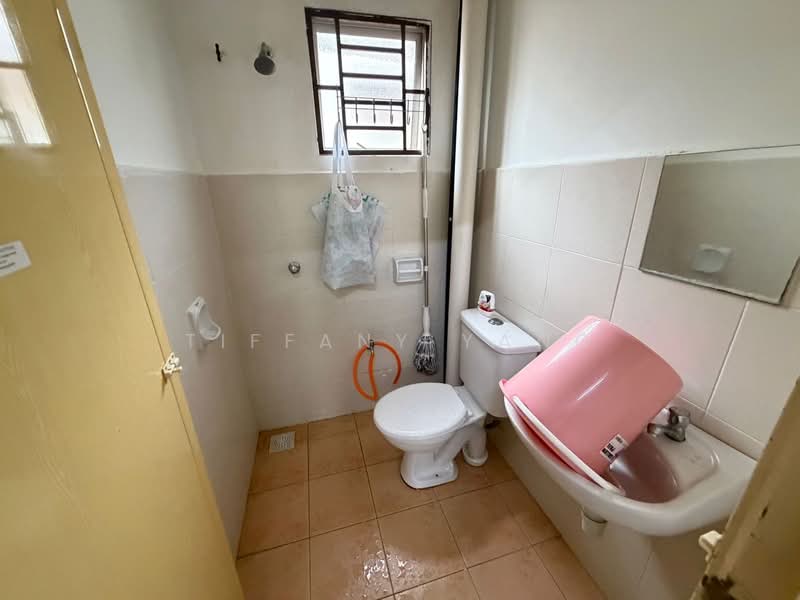 Rumah Bandar untuk Dijual di Bandar Country Homes (Rawang) - Tiffany Yang - Bathroom - PropertyGuru.com.my