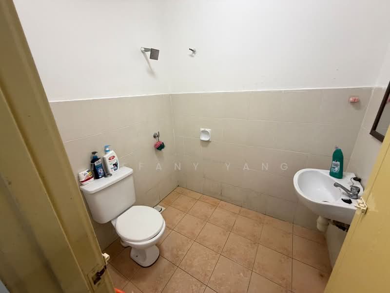Rumah Bandar untuk Dijual di Bandar Country Homes (Rawang) - Tiffany Yang - Bathroom - PropertyGuru.com.my