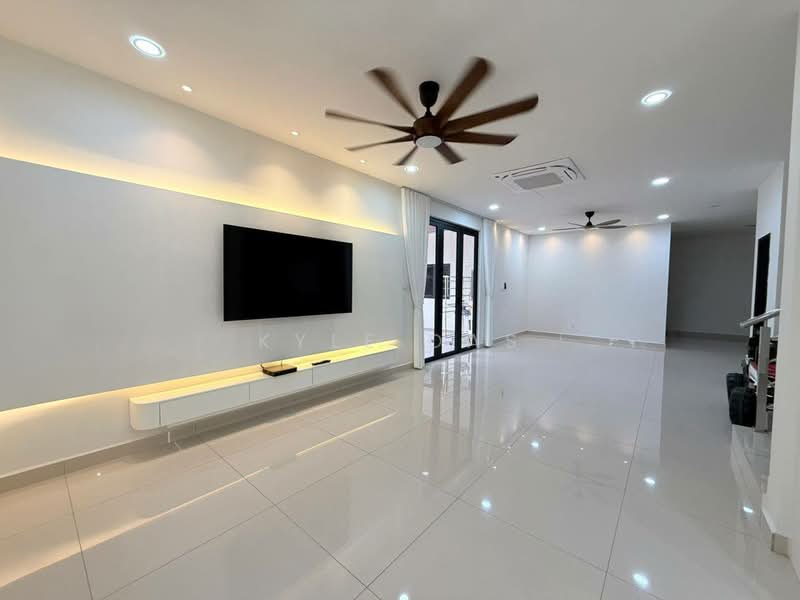 Rumah Kluster untuk Disewa di Taman Mutiara Mas (Skudai) - Kyle Das - Living Room - PropertyGuru.com.my