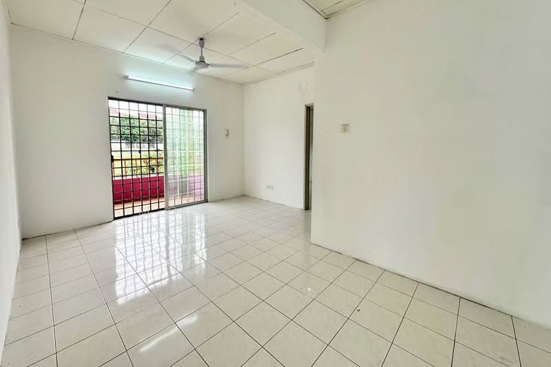 2-storey Terraced House for Sale in Bandar Baru Bangi (Selangor) - Mohd Faizal - Living Room - PropertyGuru.com.my