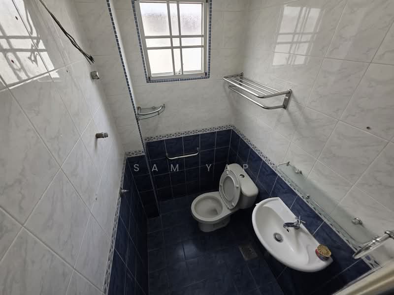 Rumah Teres 2 Tingkat untuk Disewa di Bandar Damai Perdana (Cheras) - Sam Yap - Bathroom - PropertyGuru.com.my