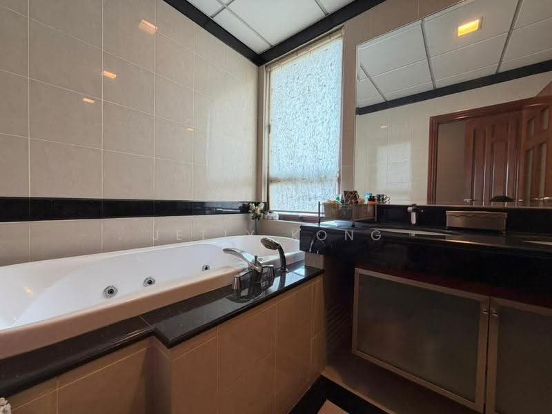 Kondominium untuk Dijual di Mont Kiara Damai Resort Condominium - Jetly Kong - Bathroom - PropertyGuru.com.my