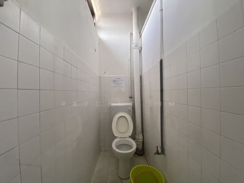 Shop / Office for Rent in Taman Duku (Bukit Minyak) - Raycent Lim - Bathroom - PropertyGuru.com.my