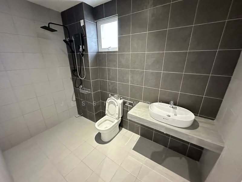 2-storey Terraced House for Sale in Bandar Country Homes (Rawang) - Jessie Wong - Bathroom - PropertyGuru.com.my