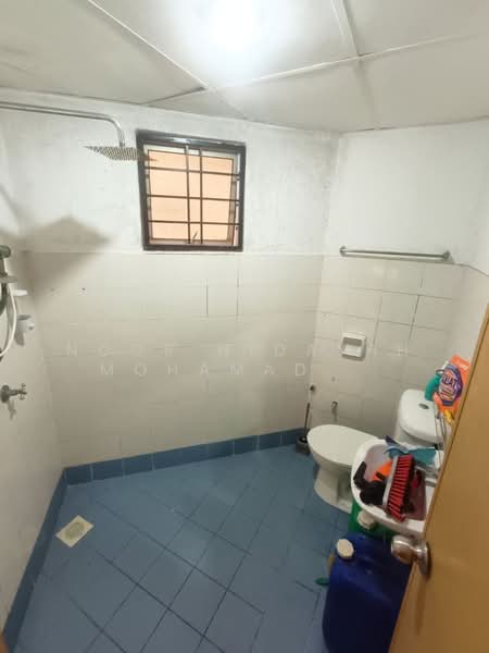 Pangsapuri untuk Dijual di Melur Apartment - Noor Hidayah Mohamad Noor - Bathroom - PropertyGuru.com.my