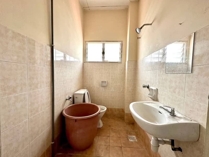 2-storey Terraced House for Sale in Bandar Kajang (Kajang) - Muz Hafiz - Bathroom - PropertyGuru.com.my