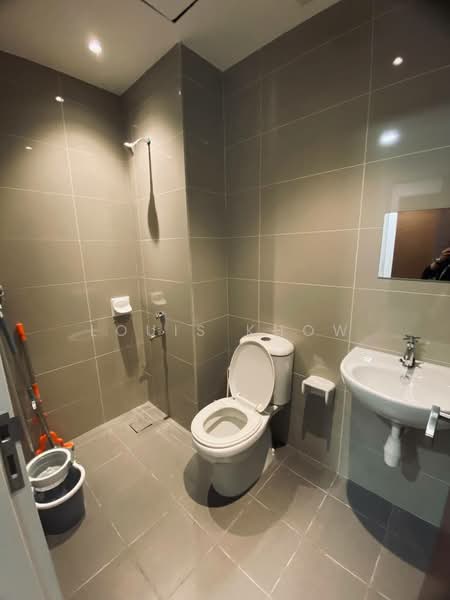 Servis Apartment untuk Disewa di The Astaka @ 1 Bukit Senyum - Louis Khow - Bathroom - PropertyGuru.com.my