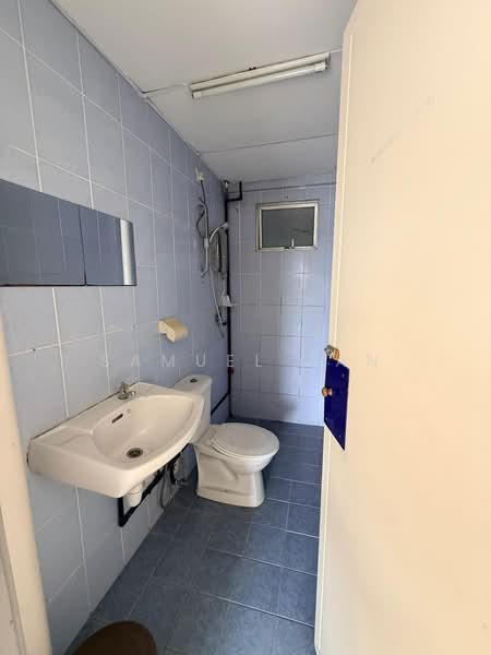 Kondominium untuk Disewa di Angkasa Condominiums - Samuel Tan - Bathroom - PropertyGuru.com.my