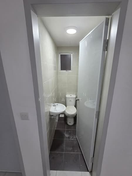 Flat for Rent at PANGSAPURI IRINA - Amirun Kinanah - Bathroom - PropertyGuru.com.my
