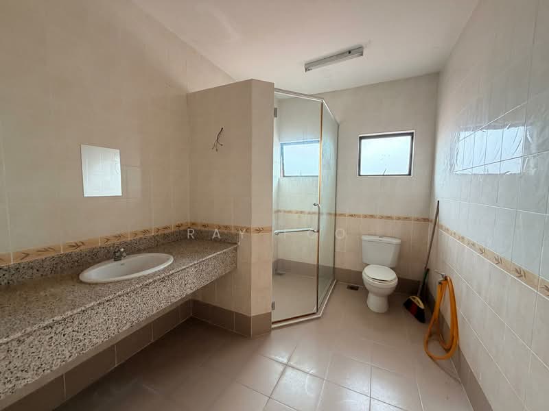 Rumah Berkembar untuk Disewa di Sungai Long (Bandar Sungai Long) - Ray Foo - Bathroom - PropertyGuru.com.my