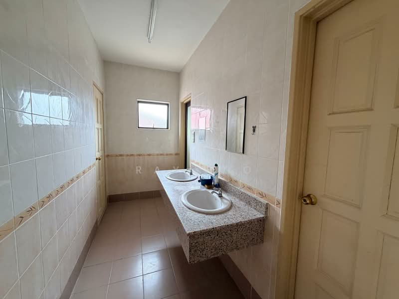 Rumah Berkembar untuk Disewa di Sungai Long (Bandar Sungai Long) - Ray Foo - Bathroom - PropertyGuru.com.my