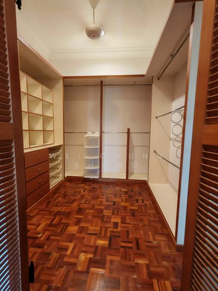 2-storey Terraced House for Sale in Sungai Long (Bandar Sungai Long) - Wei Chung Khong - Walk In Wardrobe - PropertyGuru.com.my