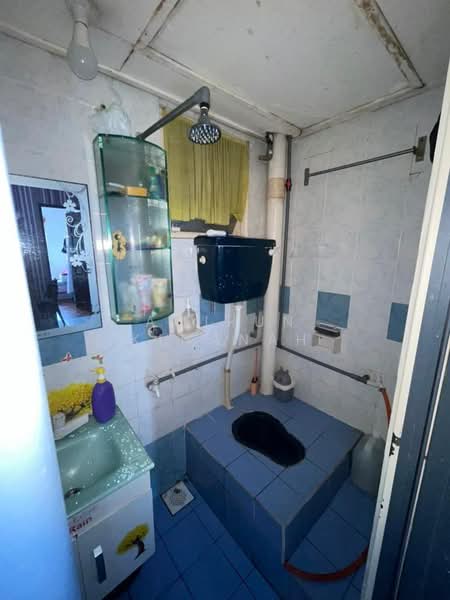 Apartment for Sale at Pangsapuri Mutiara Subang - Amirun Kinanah - Bathroom - PropertyGuru.com.my