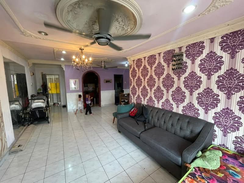 Apartment for Sale at Pangsapuri Mutiara Subang - Amirun Kinanah - Living Room - PropertyGuru.com.my