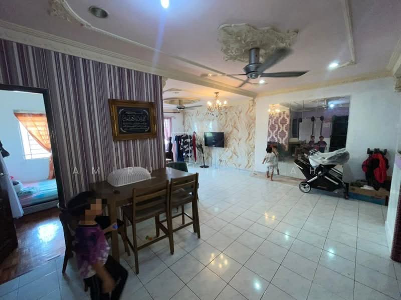Apartment for Sale at Pangsapuri Mutiara Subang - Amirun Kinanah - Living Room - PropertyGuru.com.my