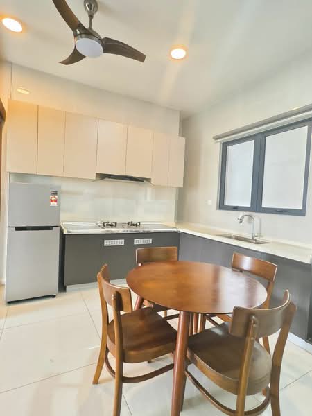 Kondominium untuk Dijual di Bay Point @ Country Garden Danga Bay - Zoey Lee - Kitchen - PropertyGuru.com.my