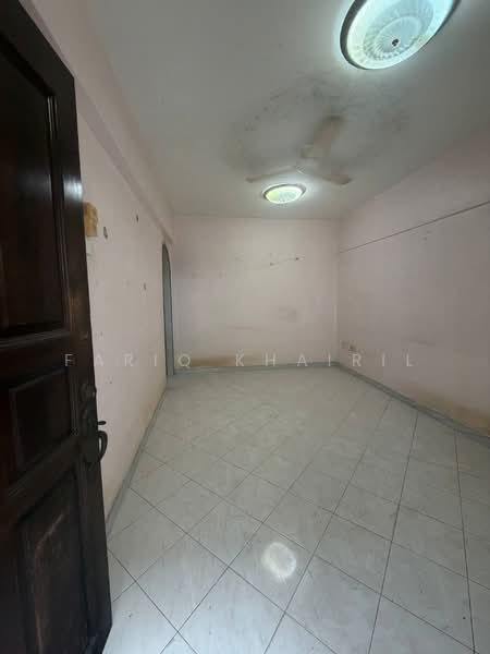 Flat for Sale at Farlim 4 - Fariq Khairil - Interior - PropertyGuru.com.my