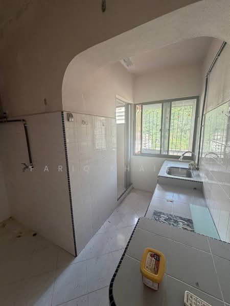 Flat for Sale at Farlim 4 - Fariq Khairil - Kitchen - PropertyGuru.com.my