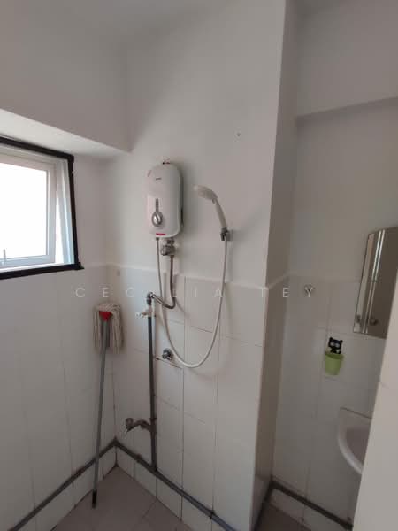 Servis Apartment untuk Dijual di Axis SoHu @ Axis Pandan - Cecilia Tey - Bathroom - PropertyGuru.com.my