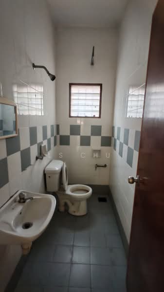 Rumah Teres untuk Disewa di Kota Kemuning (Shah Alam) - LS Chu - Bathroom - PropertyGuru.com.my
