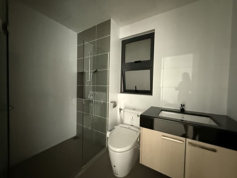 Pangsapuri untuk Dijual di Molek Pine 4 - Eliin Loo - Bathroom - PropertyGuru.com.my